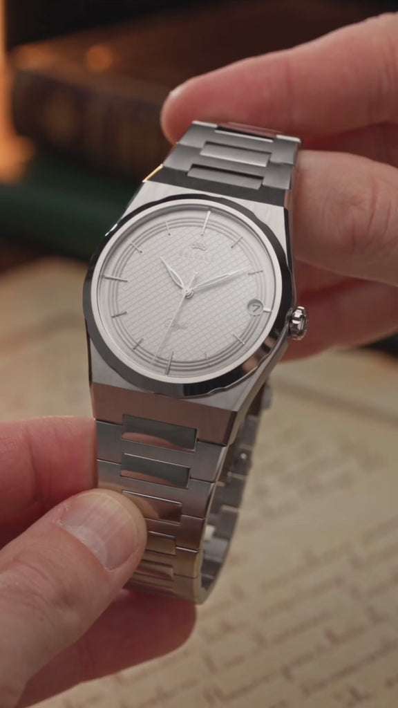 Fond transparent et mouvement suisse La Joux-Perret G100 de la Belvans Daylee